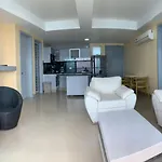 2P1-32 Seafront Apartment With Air Conditioning And Pool