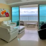 2P1-32 Seafront Apartment With Air Conditioning And Pool